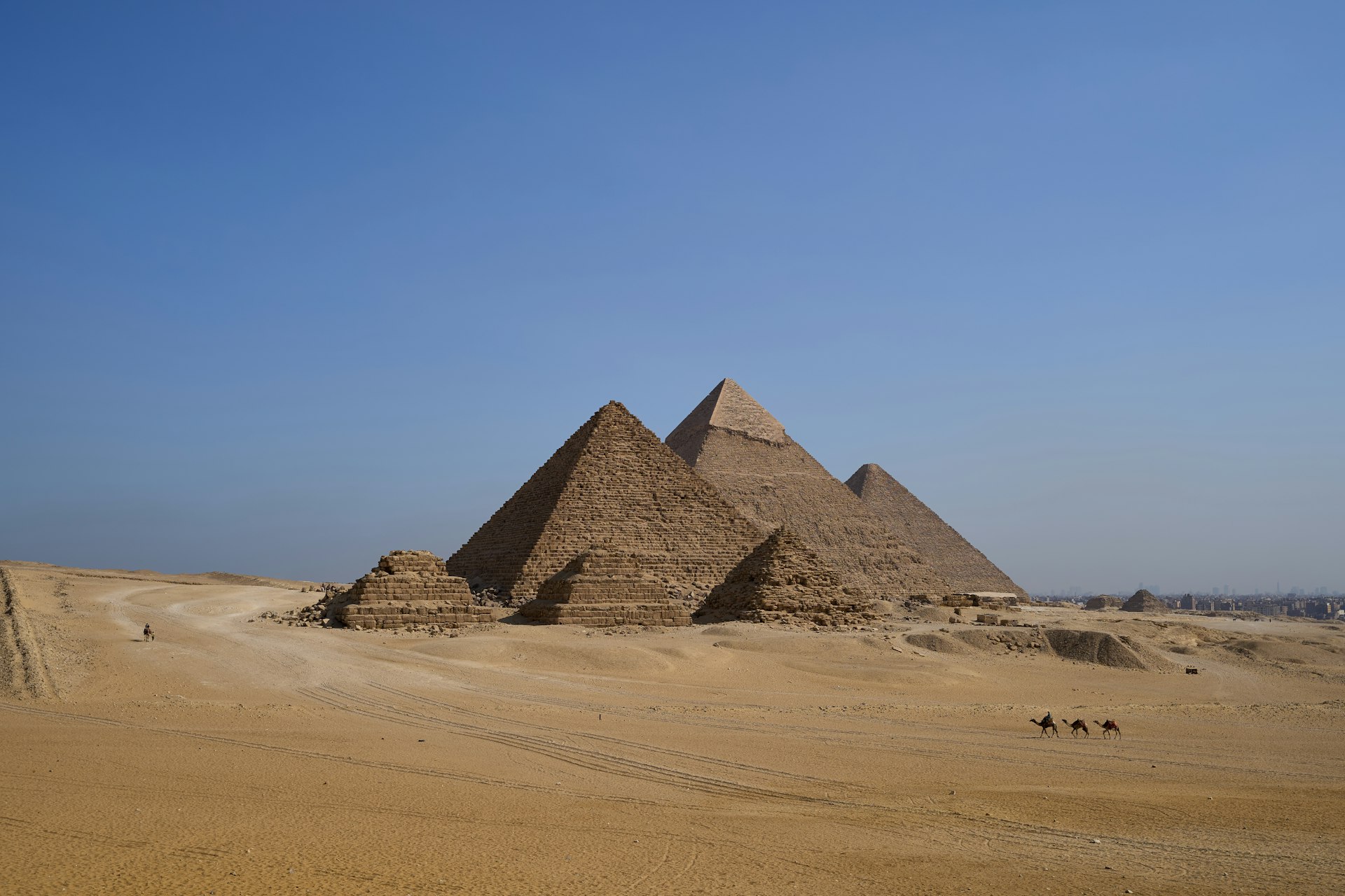 the pyramids of giza are in the desert