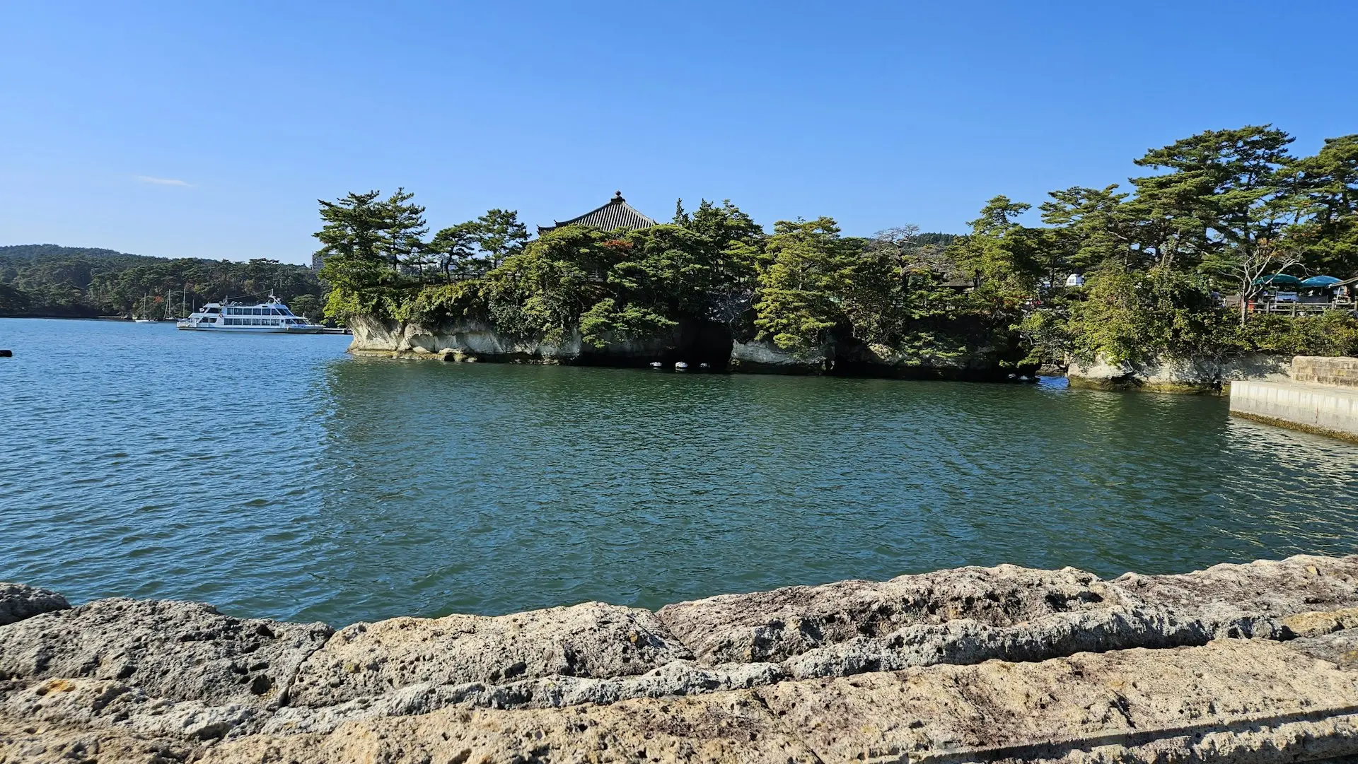 a large body of water surrounded by trees