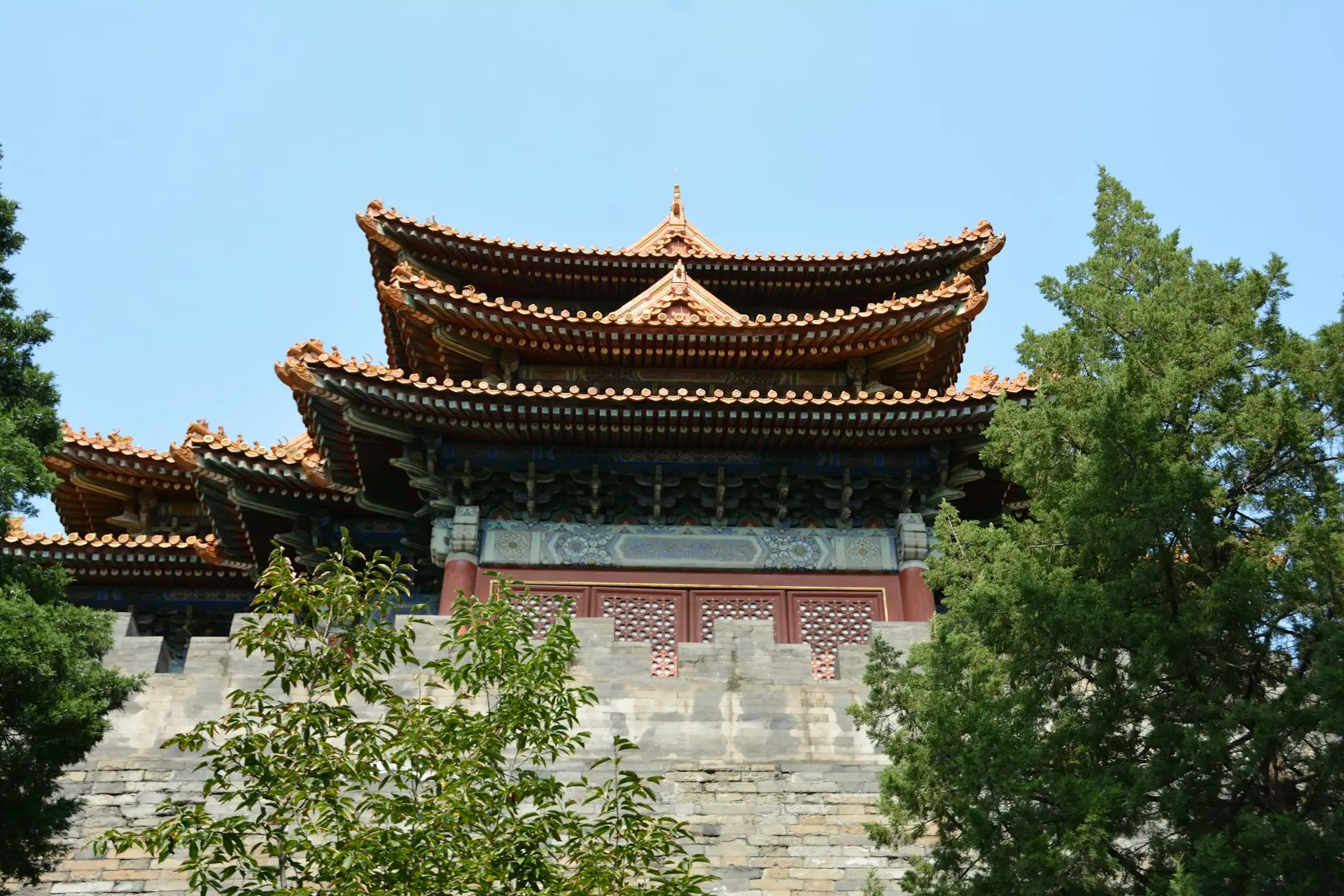 A tall building with a sky background