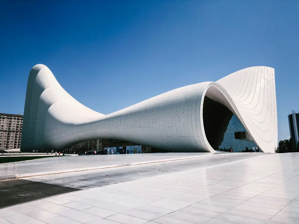 unsplash_OyU5bPAeST8_baku.webp