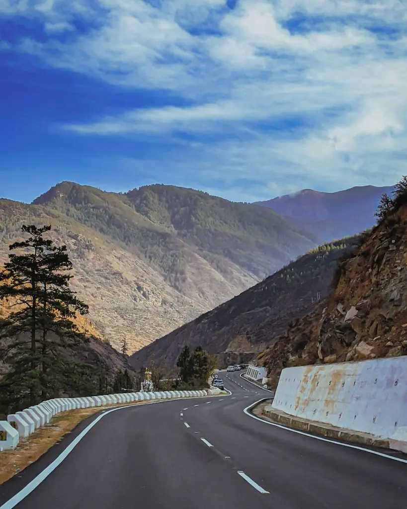 unsplash_Oq0W-EIdQH8_Bhutan.webp