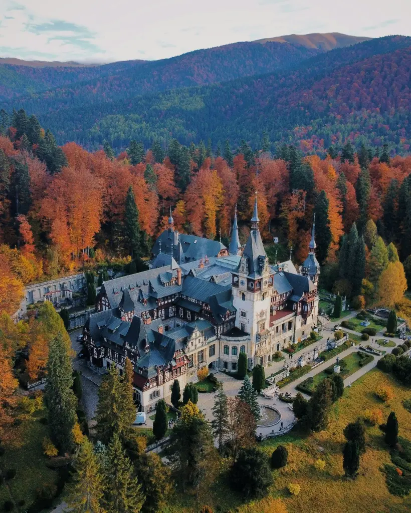 unsplash_hVxuOclsZZU_SINAIA .webp.jpg