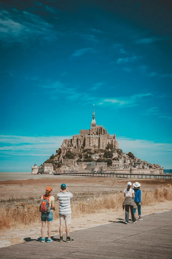 unsplash_KYHkWp3dnLI_Montmartre .webp.jpg.jpg