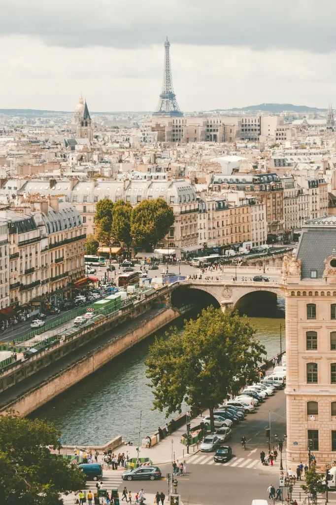 unsplash_CB0Qrf8ib4I_FRANCE .webp.jpg