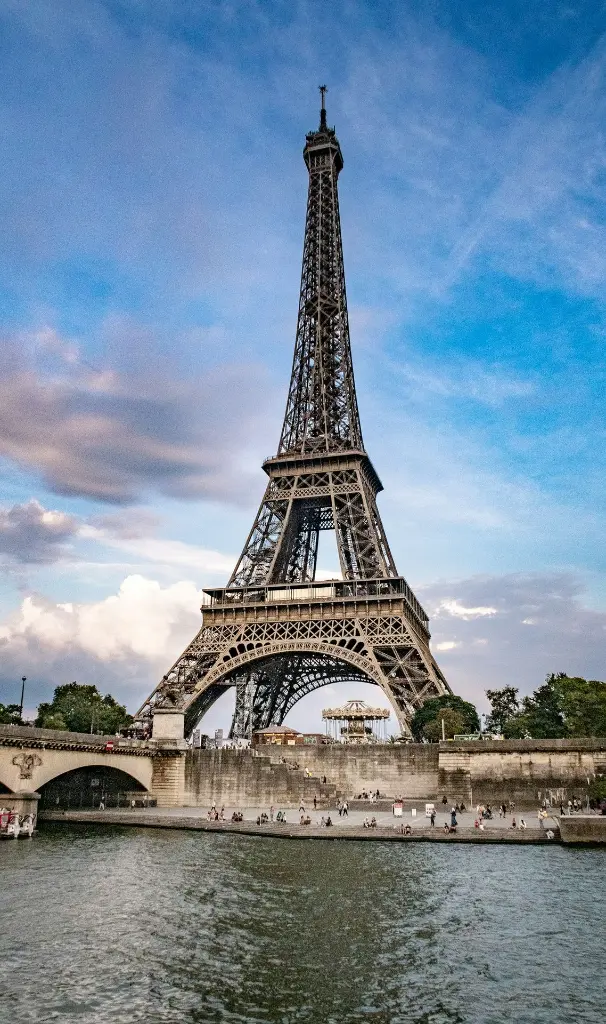 unsplash_m-sVLnrjFxY_FRANCE .webp