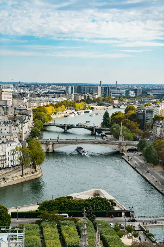 unsplash_r8Wxgg9PZTk_FRANCE .webp.jpg.jpg.jpg