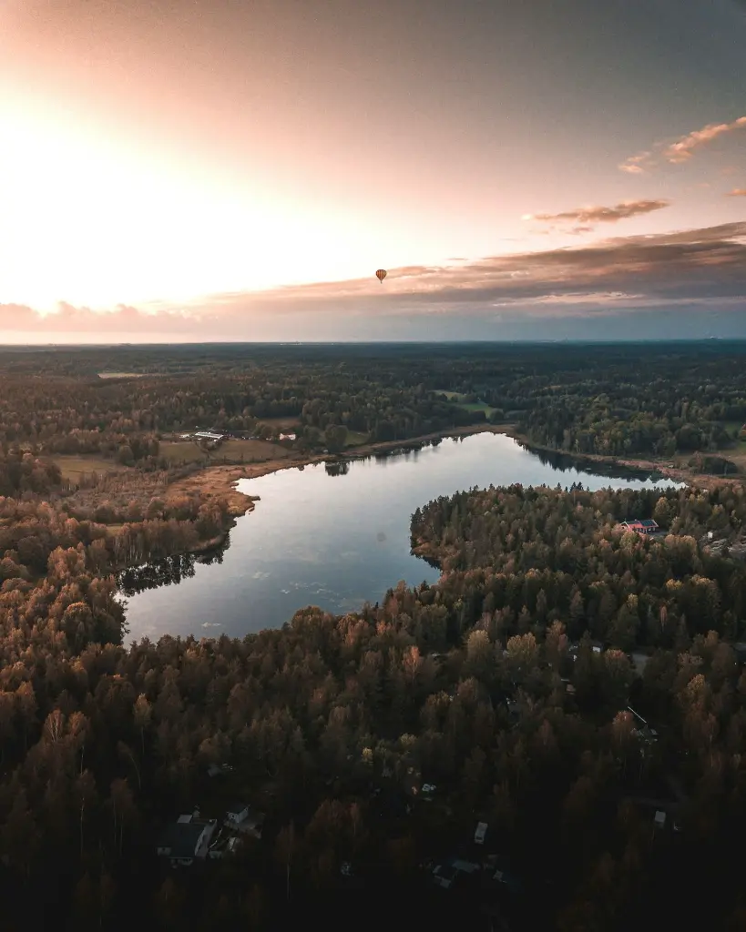 unsplash_ds7eUa2MfNA_Sweden.webp.jpg