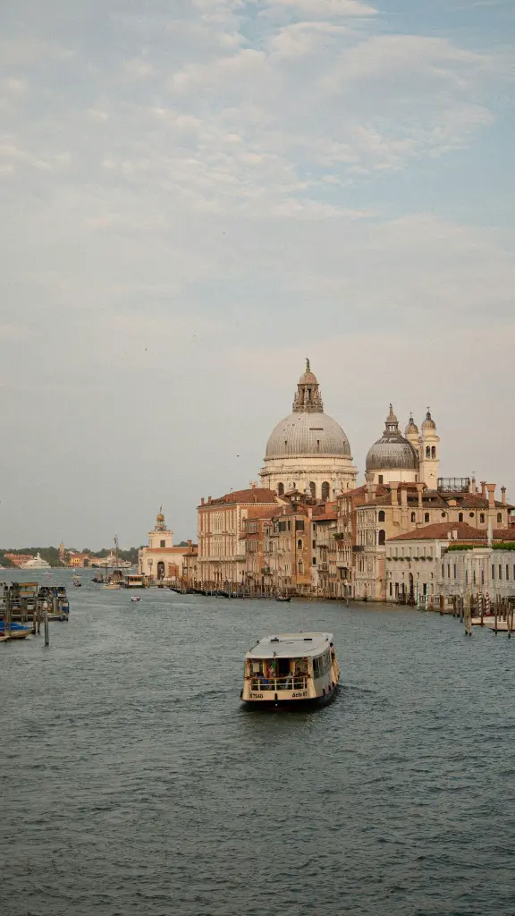 unsplash_rvkuX4F469U_ROME.webp.jpg.jpg.jpg.jpg.jpg.jpg