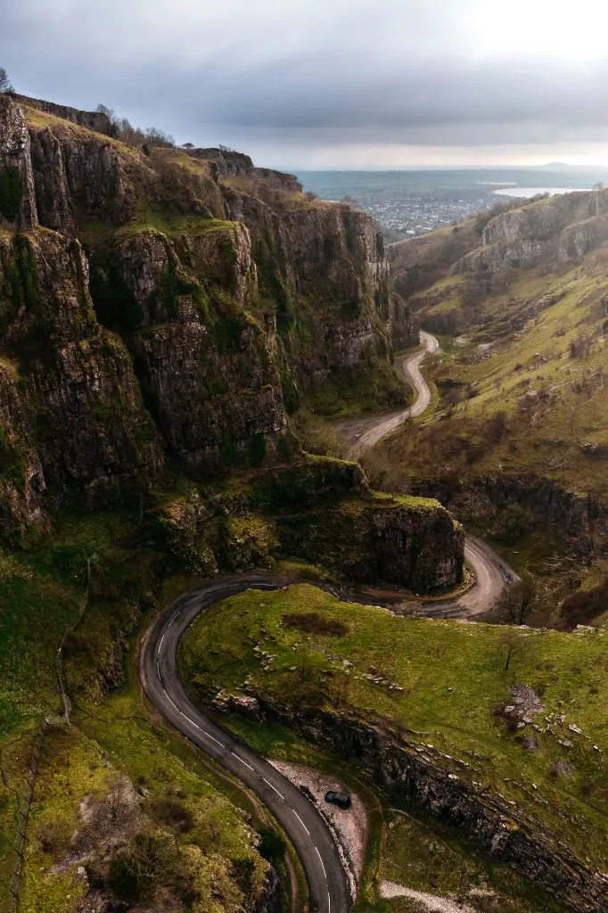unsplash_2ZWVhuUYMZo_United Kingdom.webp