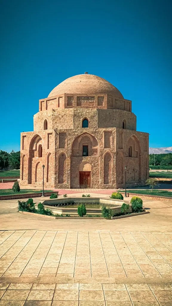 unsplash_NkbGGG0weFI_TEHRAN.webp.jpg.jpg.jpg.jpg