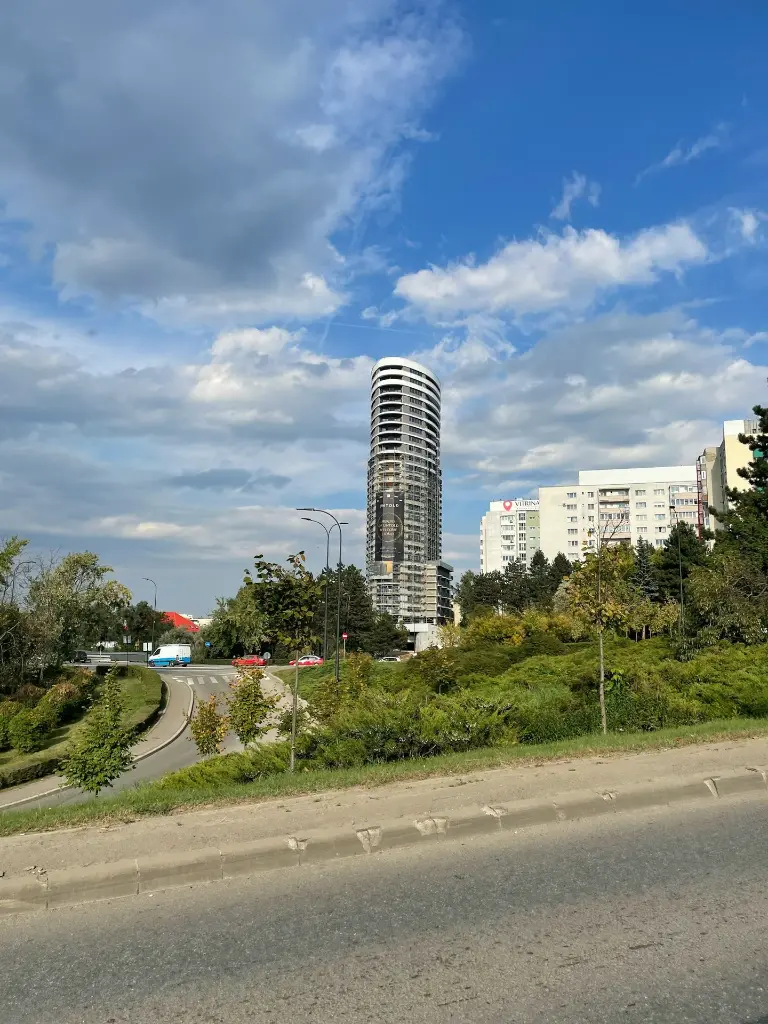 unsplash_E_hIwMQfvvE_RILA.webp.jpg.jpg
