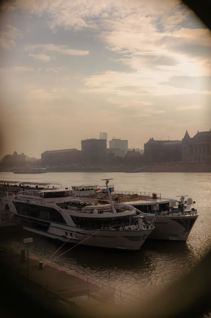 unsplash_C7HVo6Uv47o_Hungary Cruise.webp