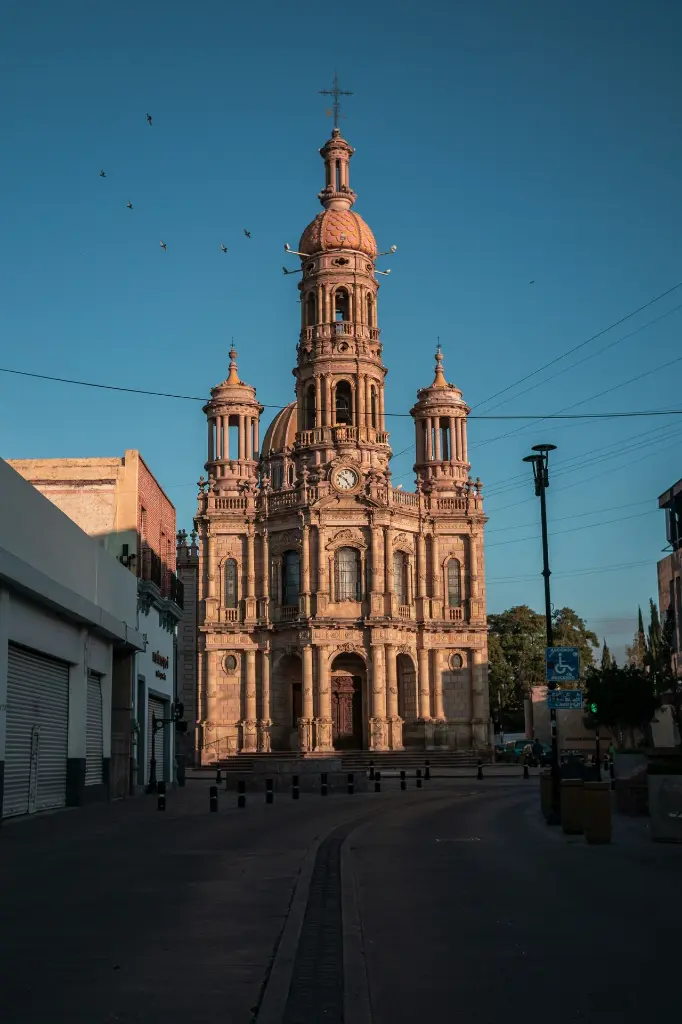 unsplash_HOshfpG3-ww_MORELIA.webp.jpg.jpg.jpg