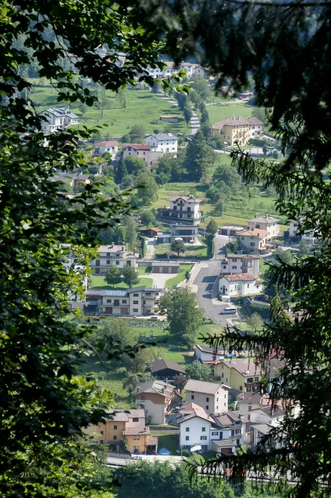 unsplash_fpC_hIEo2Wk_BLOIS.webp.jpg.jpg.jpg
