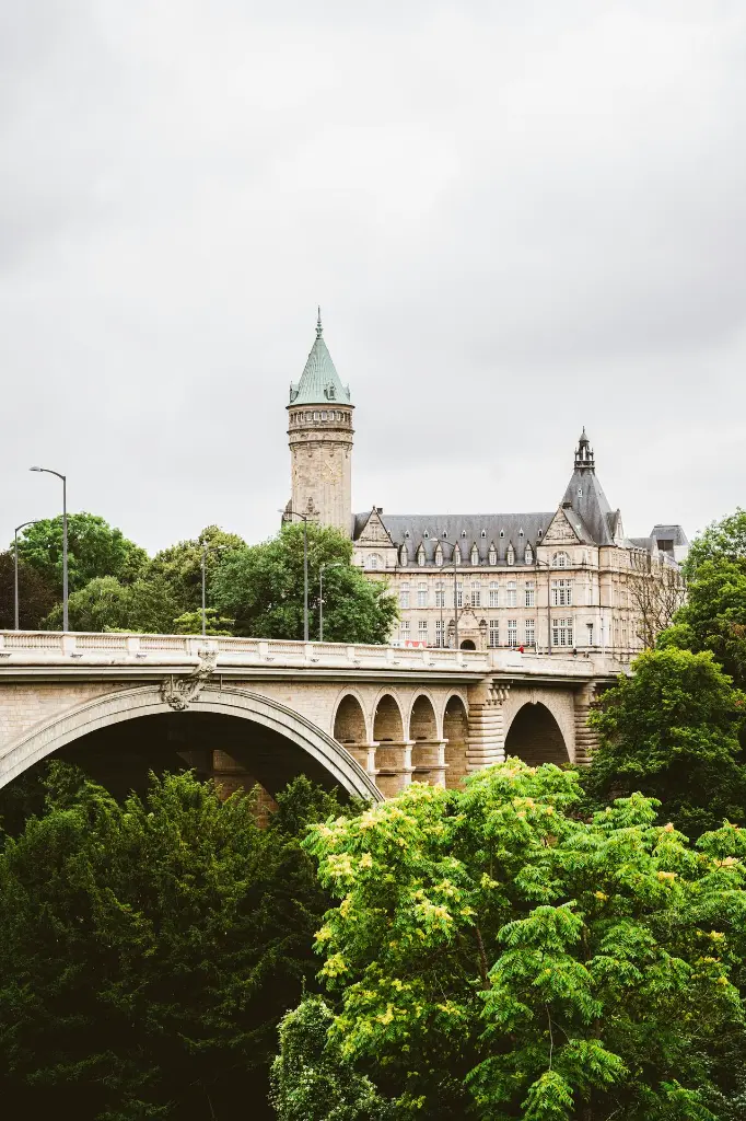 unsplash_2d-RL-xa4mk_LUXEMBOURG.webp