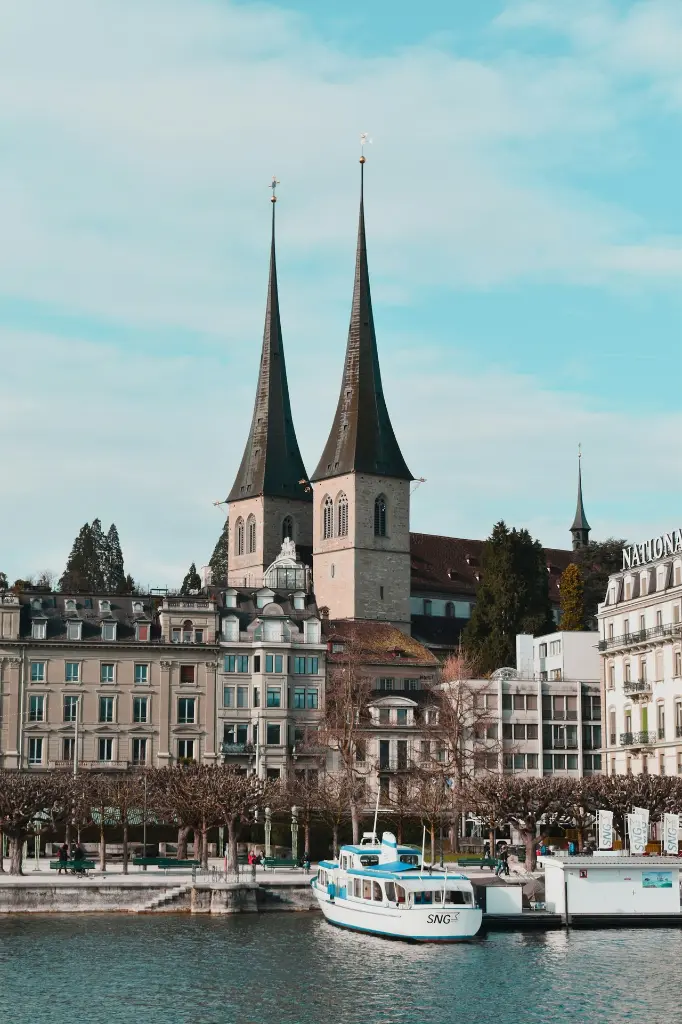 unsplash_YhNSLI5QrnE_BEAUNE.webp.jpg.jpg.jpg.jpg.jpg.jpg