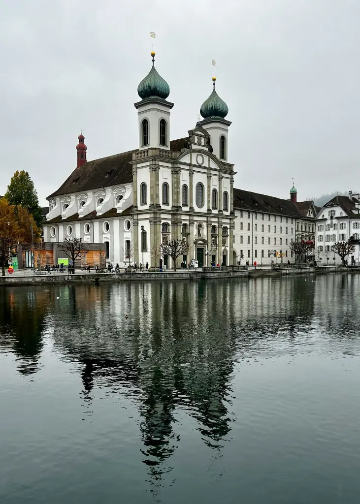 unsplash_xWwS2Ja_msA_BEAUNE.webp.jpg.jpg.jpg.jpg.jpg.jpg.jpg