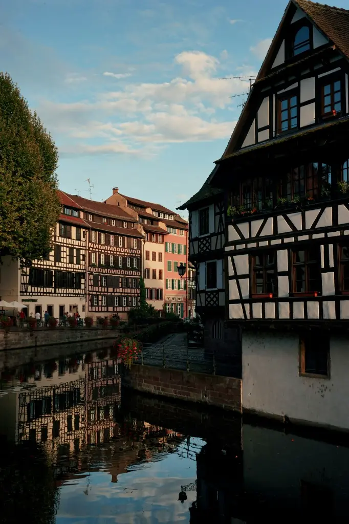 unsplash_jTHd-fXsQWE_BEAUNE.webp.jpg.jpg.jpg.jpg.jpg.jpg.jpg.jpg