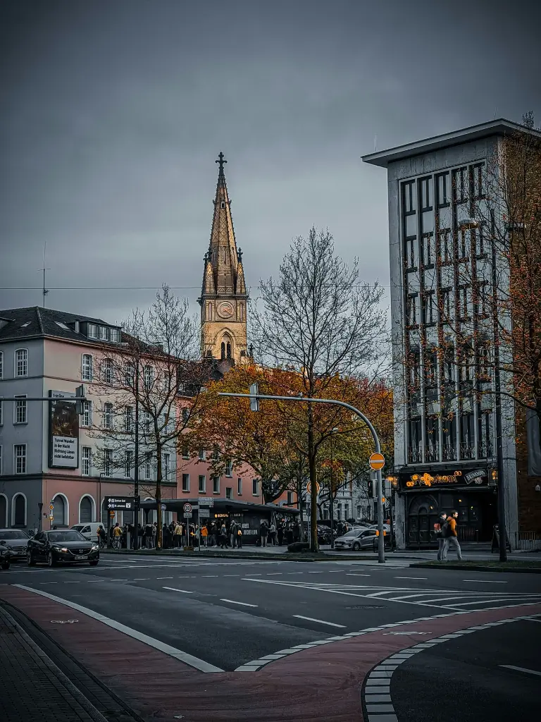 unsplash_vNF4Z6kHdOE_MUNICH.webp.jpg.jpg.jpg.jpg