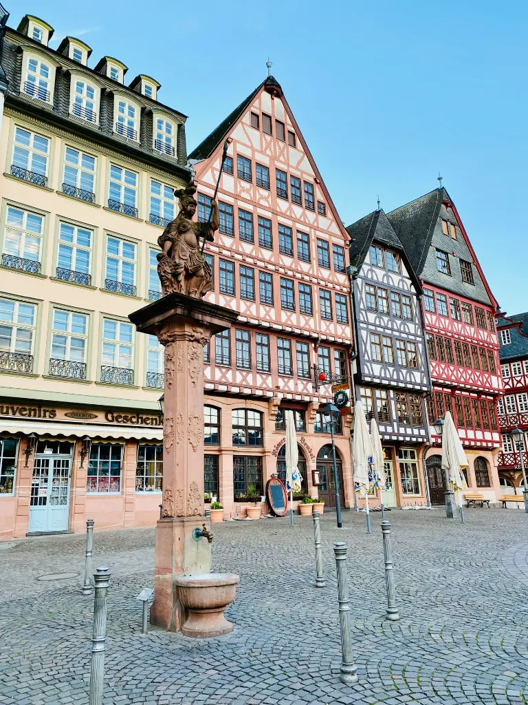 unsplash_KZ_zZ3AV2hU_FRANKFURT.webp.jpg
