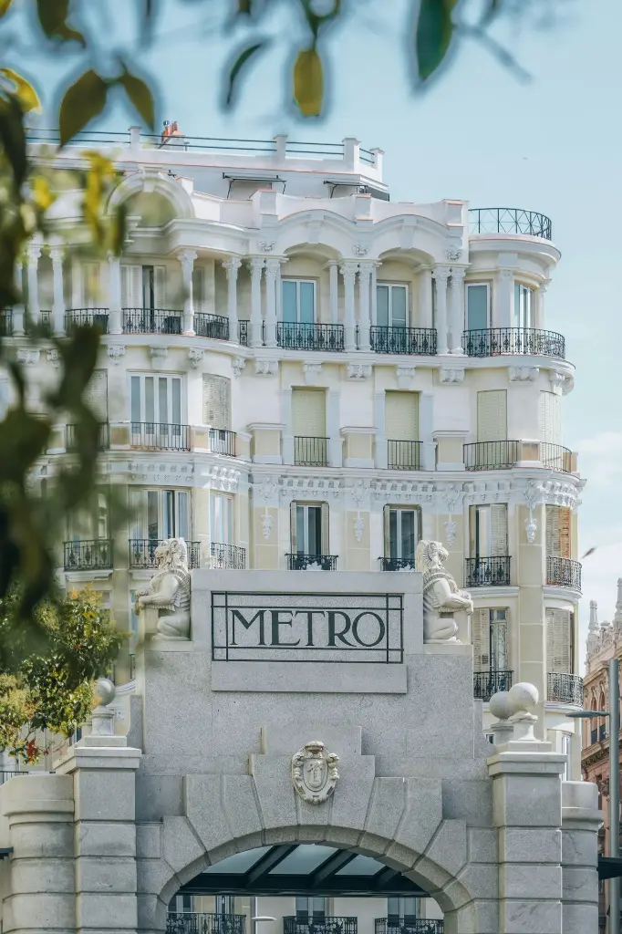 unsplash_F2bHDQzdjQA_Paseo Del Prado.webp
