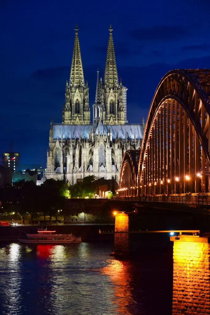 unsplash_OEkXSWRSa9s_FRANKFURT.webp.jpg.jpg