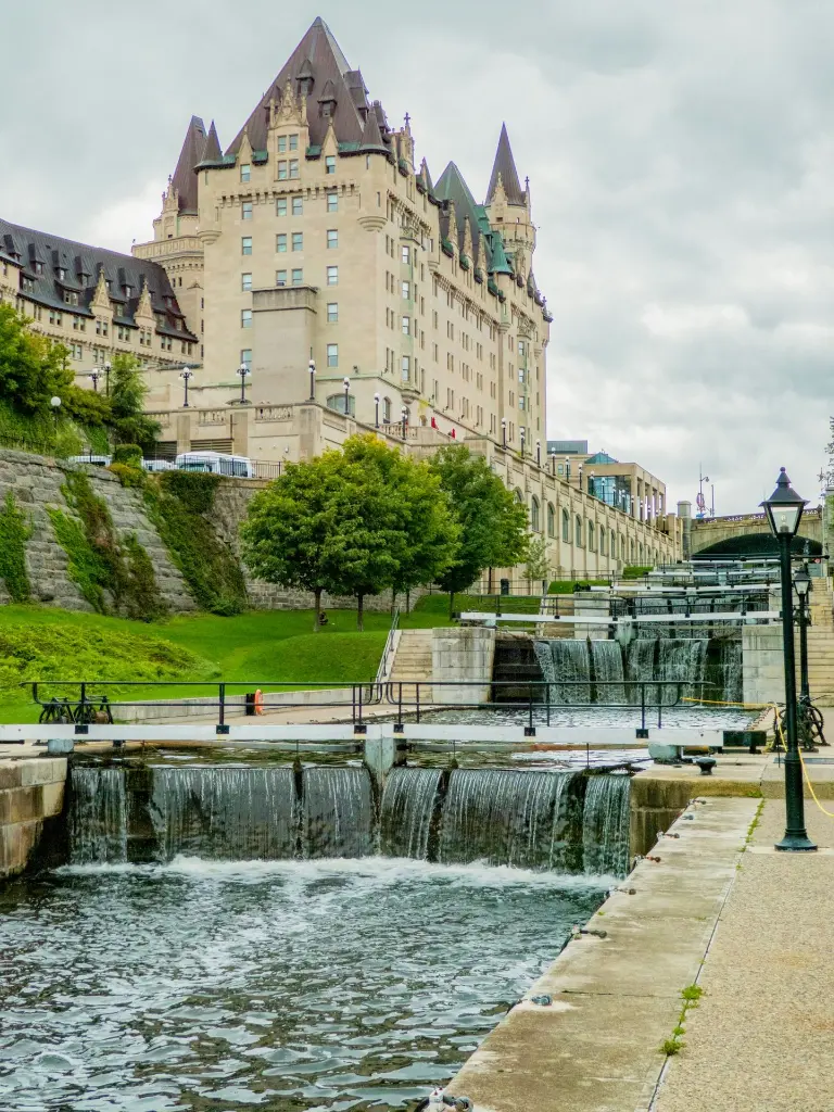 unsplash_s-vnYsAZJD8_MONTREAL.webp.jpg.jpg.jpg.jpg