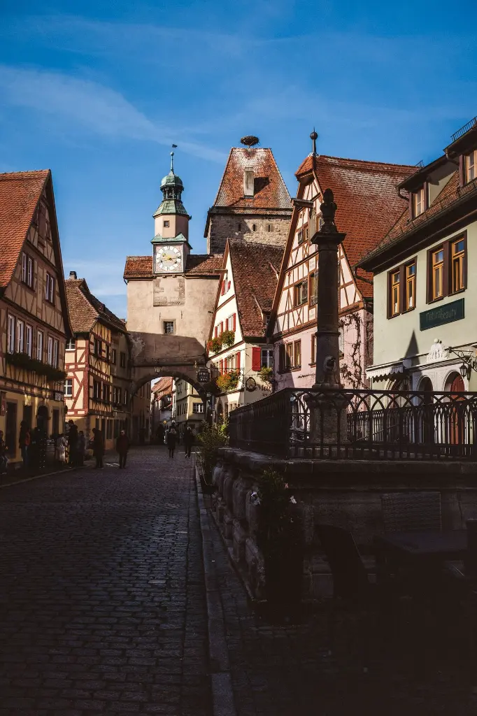 unsplash_e2TnsPRuODM_PRAGUE.webp.jpg.jpg.jpg.jpg