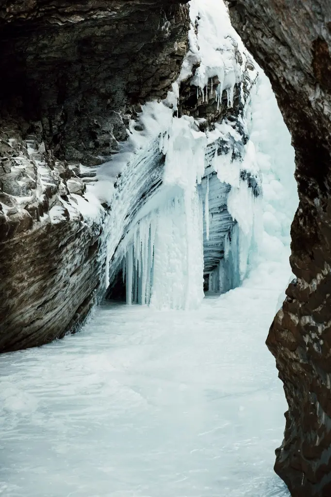 unsplash_Fkv-T9CitSA_Mountains Ice.webp