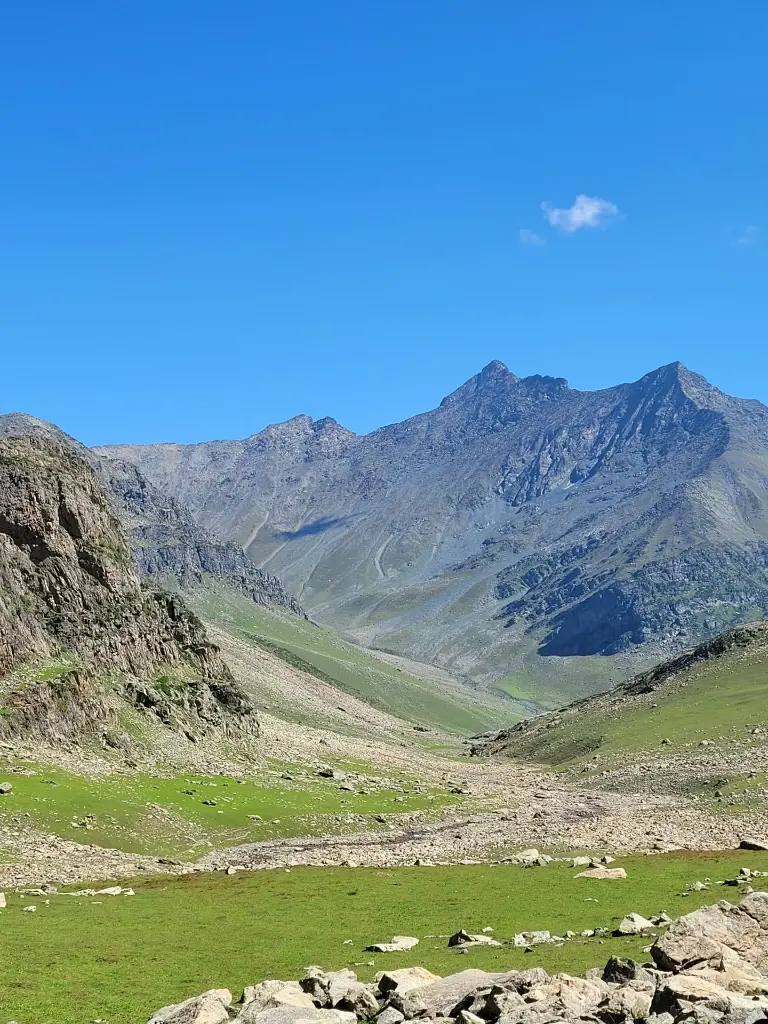 unsplash_LEYmAqX9sSs_Gulmarg.webp.jpg