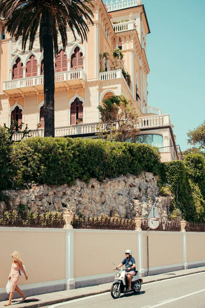 unsplash_FAVVD-WzR9U_Italy.webp.jpg.jpg.jpg.jpg.jpg.jpg