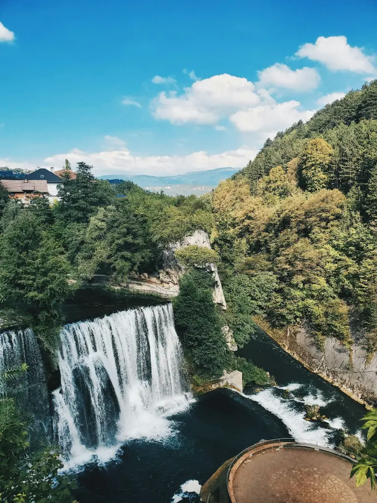 unsplash_q7e0rcWd8rI_JAJCE.webp