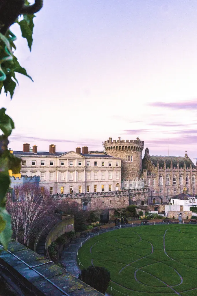 unsplash_V-B9sHnqeR4_Dublin.webp