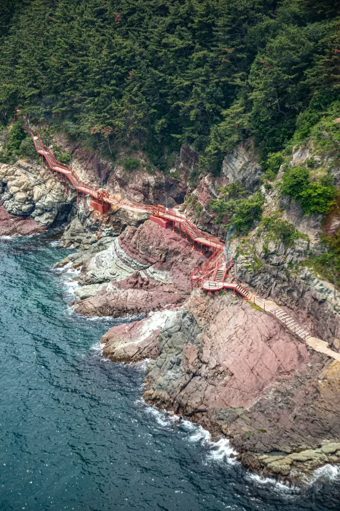 unsplash_qxpP9-AlCQ4_BUSAN.webp.jpg.jpg