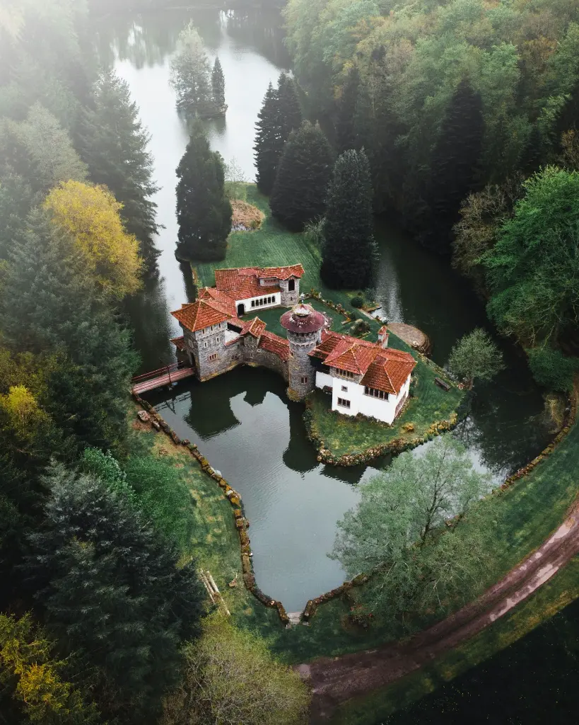 unsplash_OBTVUMTIijk_FRANCE.webp.jpg.jpg.jpg.jpg.jpg.jpg.jpg
