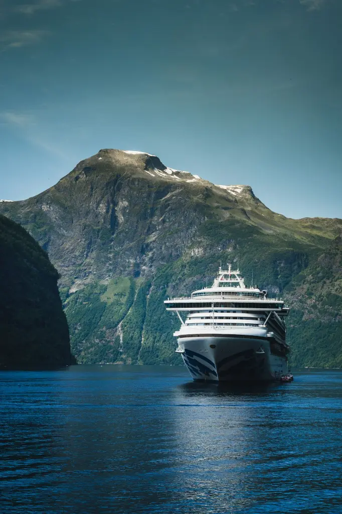 unsplash_I-fzlSSIJoc_Cruise.webp.jpg.jpg.jpg.jpg.jpg.jpg
