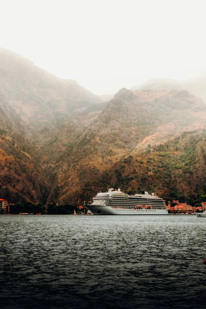 unsplash_o2s-UWu8ZD4_France Cruise.webp.jpg.jpg