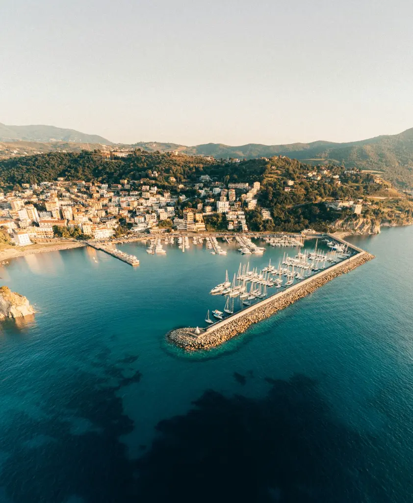 unsplash_JpzFTz3RE3Q_France Cruise.webp.jpg.jpg.jpg.jpg