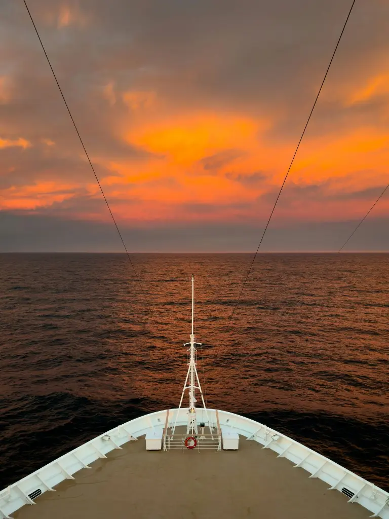 unsplash_r1s0kXwY19o_Cruise.webp.jpg.jpg.jpg.jpg.jpg.jpg.jpg