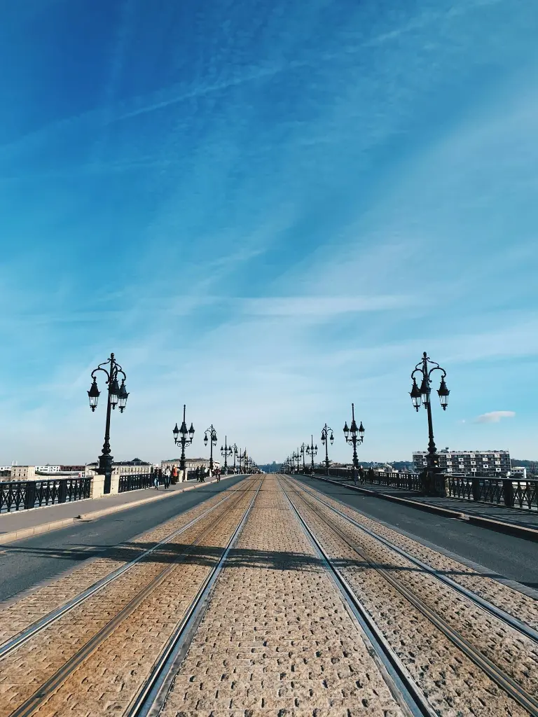 unsplash_gp0huR-CqZ8_BORDEAUX .webp.jpg