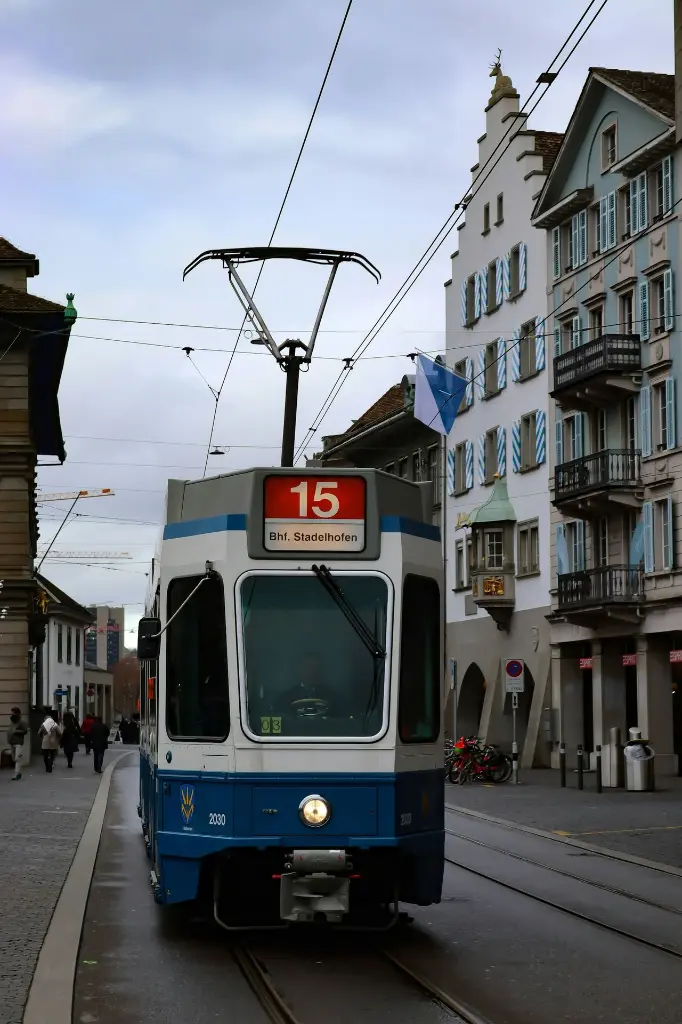 unsplash_ns9US8SmroY_Zurich.webp.jpg