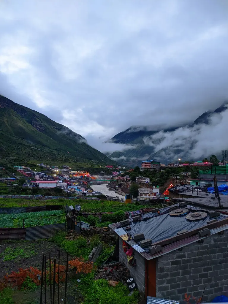 unsplash_JKPKMzMkRcg_Badrinath .webp.jpg
