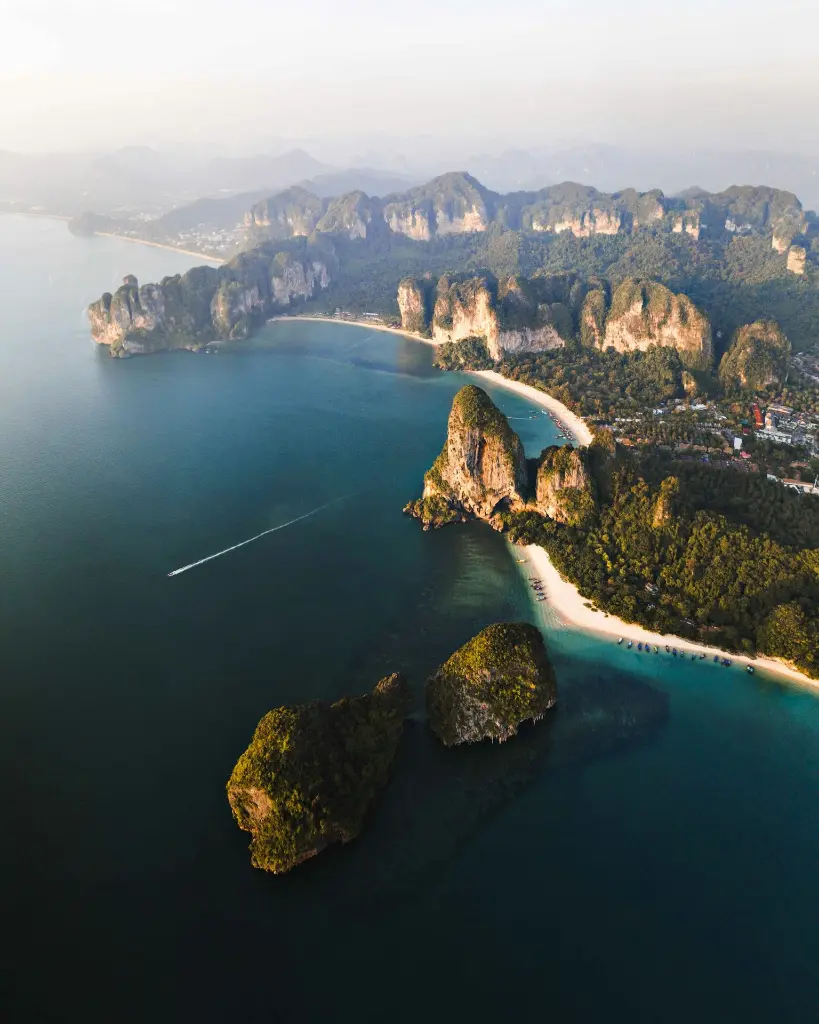 unsplash_FigJnrLlJPY_Thailand.webp
