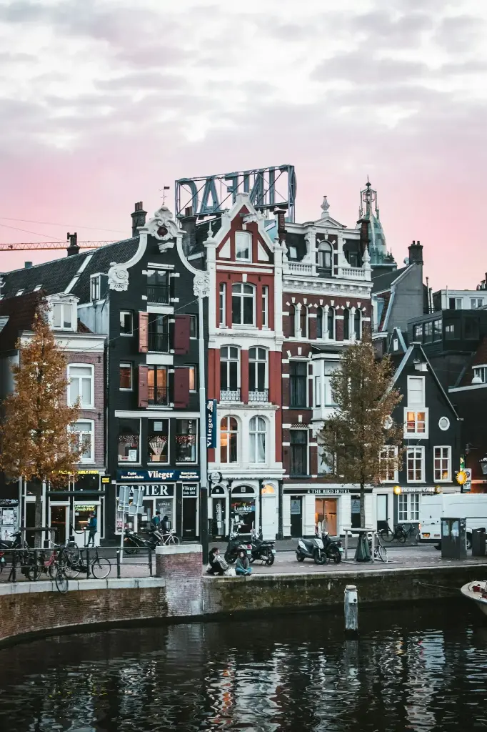 Hospitor : Paris to Amsterdam: A Tale of Two Cities : BELGIUM : FRANCE : THE NETHERLANDS