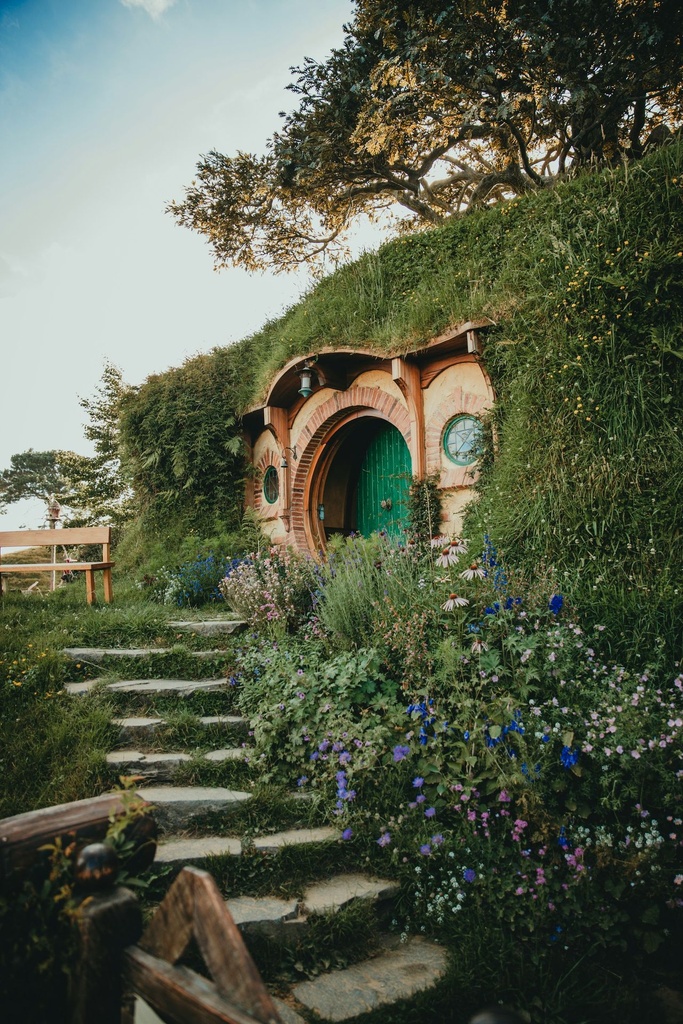 Hospitor : Nature's Luxurious Masterpiece : New Zealand