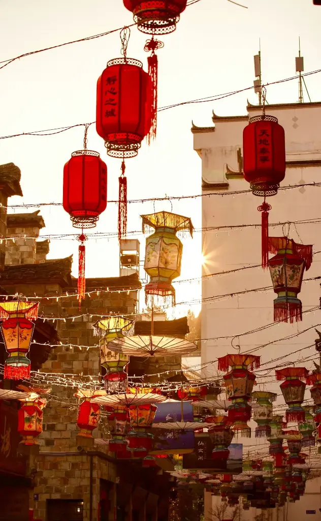 Hospitor : Yunnan: Land of Ethnic Wonders 