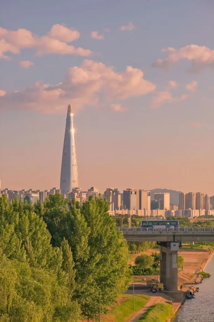 Hospitor : Korea Express: From Palaces to Pop Culture