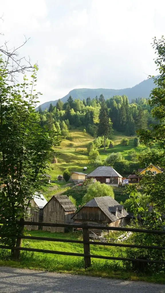 Hospitor : Echoes of the Balkans : BOSNIA HERZEGOVINA : CROATIA : ROMANIA : SERBIA