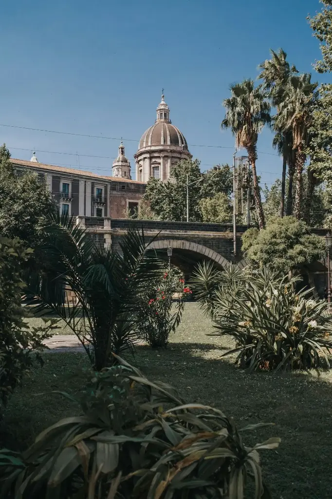 Hospitor : From the Acropolis to Etna: A Mediterranean Odyssey : Greece : Italy