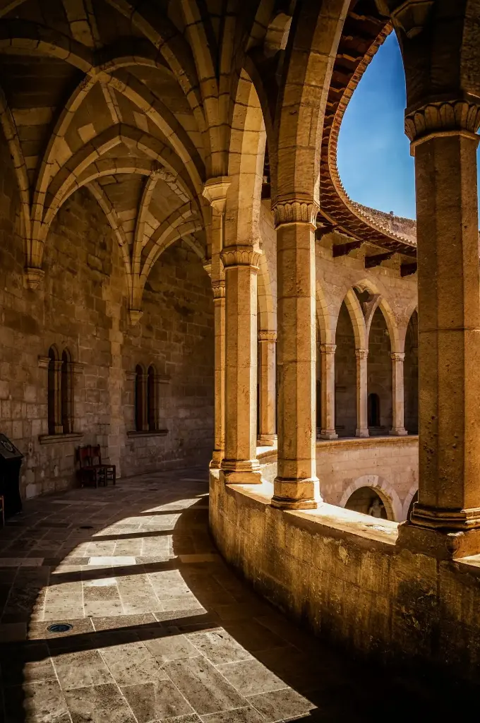 Hospitor : Sultans & Sovereigns: Atlantic Coast to Castile : Morocco : Spain
